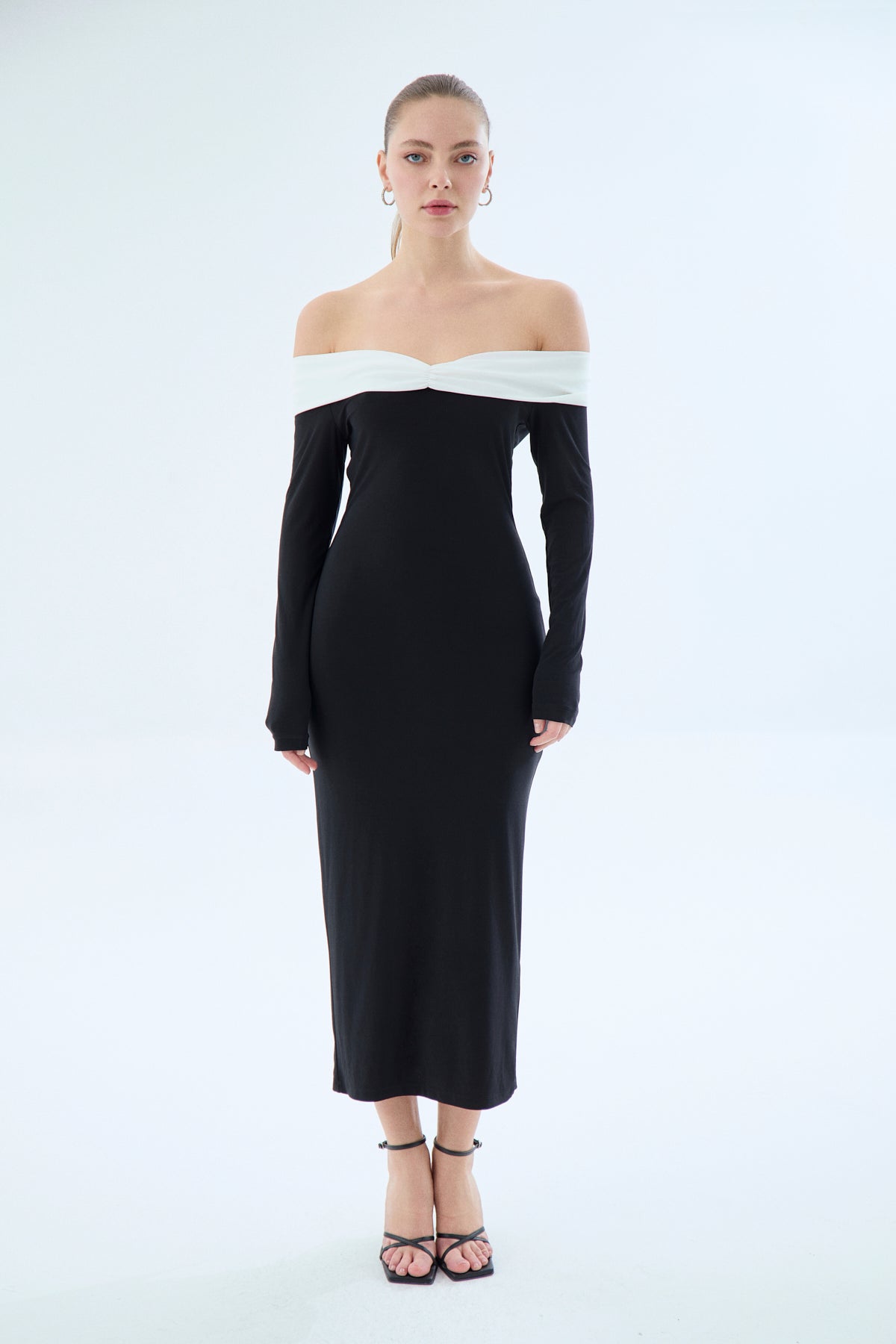 Schulterfreies Maxikleid
