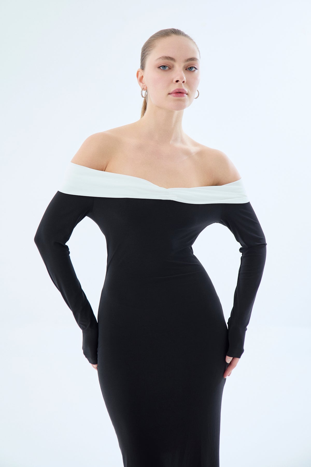Schulterfreies Maxikleid