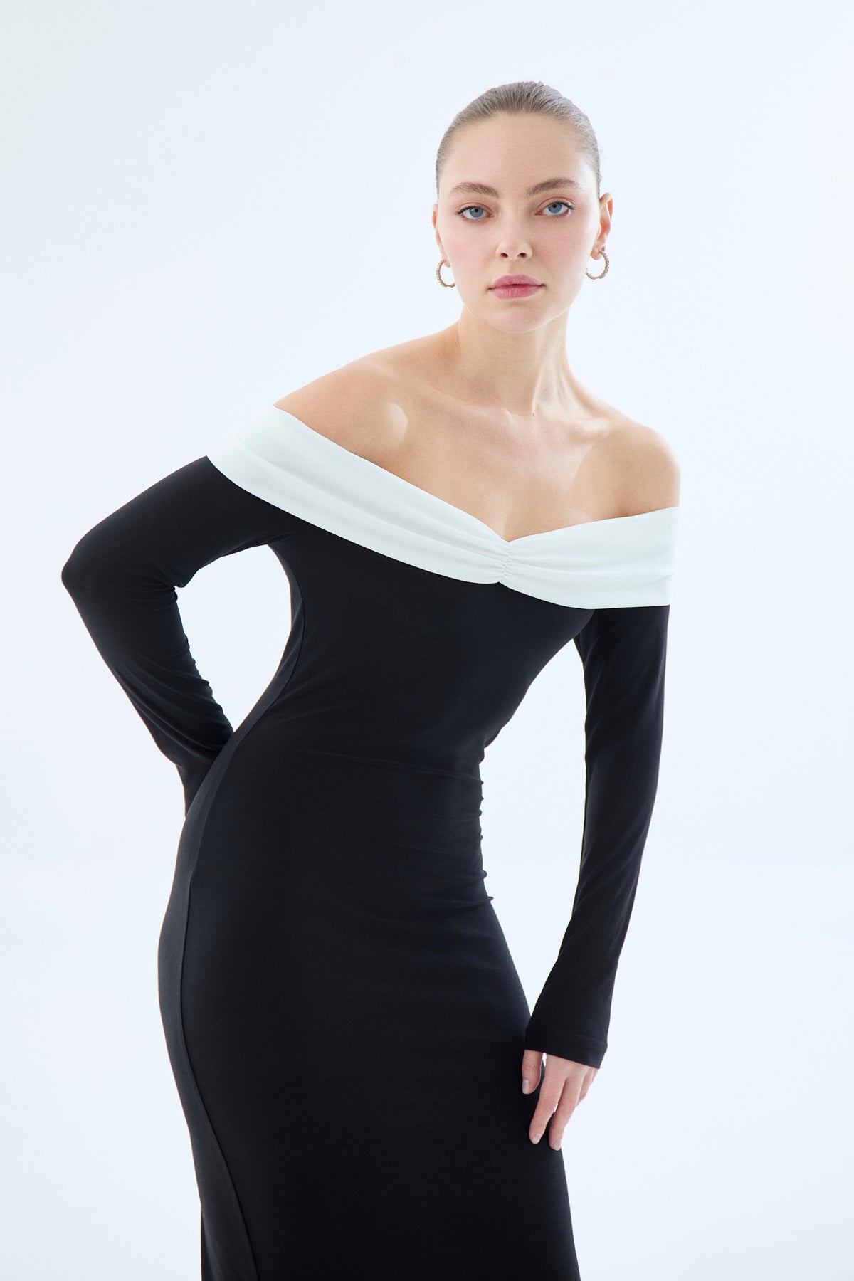 Schulterfreies Maxikleid