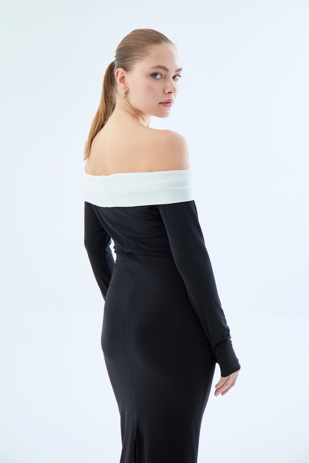 Schulterfreies Maxikleid