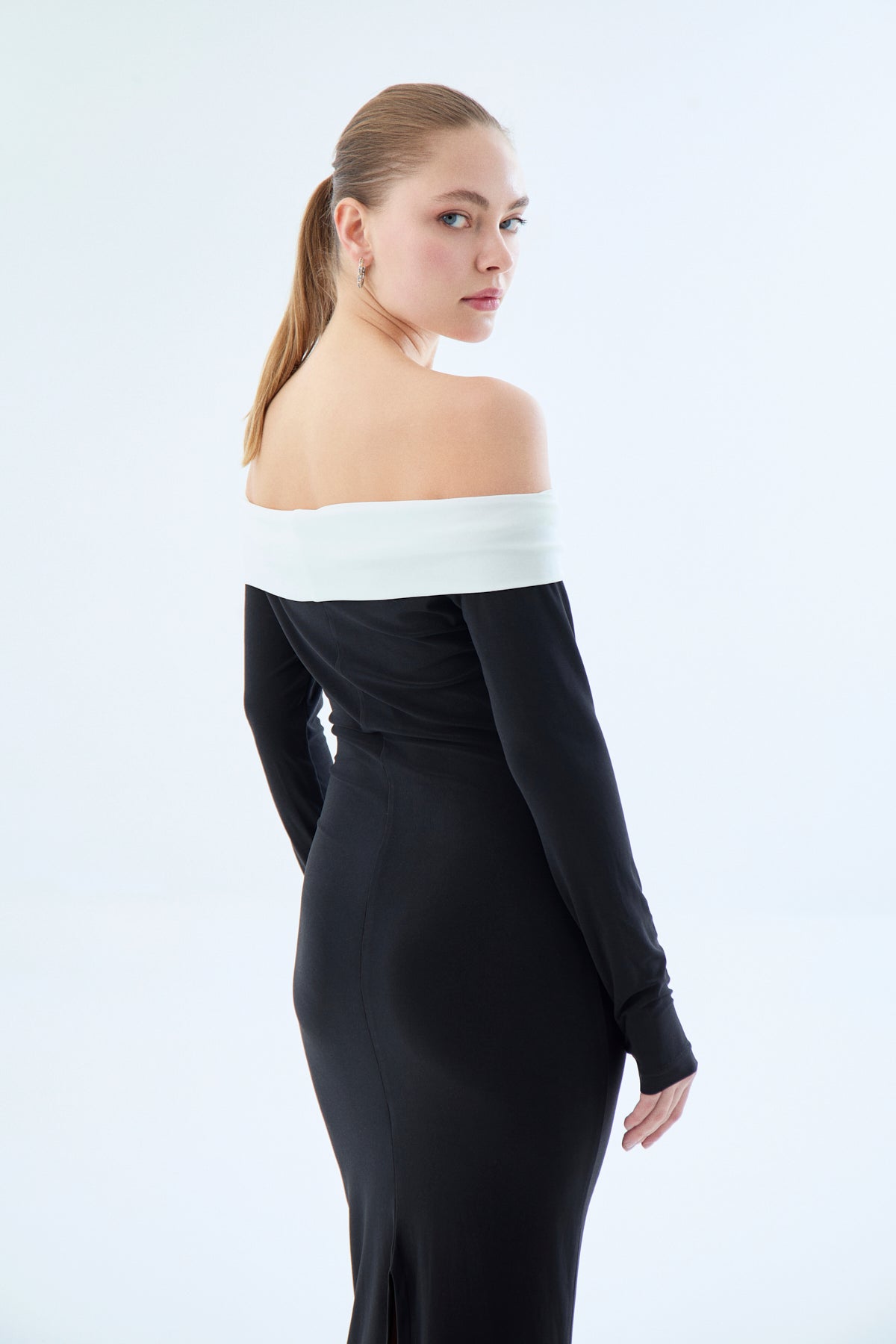 Schulterfreies Maxikleid